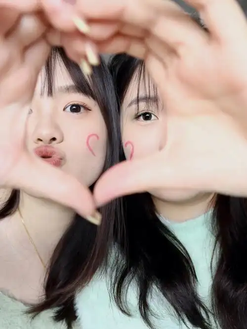 闺蜜拍照姿势眼下即是最好