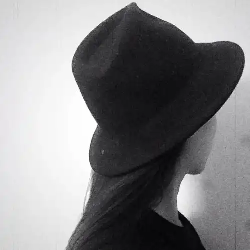 背影头像女黑色