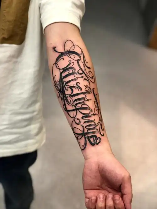 花体字纹身小臂纹身