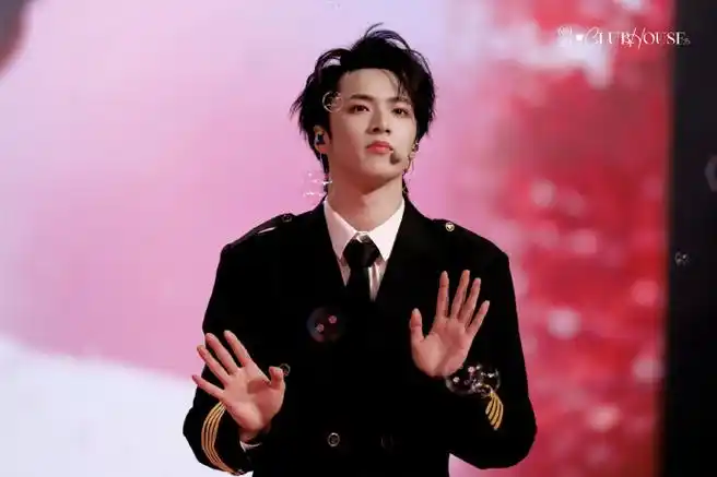 刘耀文叁重楼暨出道四周年演唱会