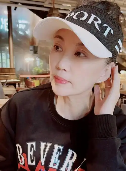 马丽,一说到她,很多人第一想到的或许是开心麻花的那位搞笑演员马丽