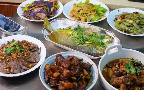 节日朋友小聚,2个小时做一桌菜,家常好吃,全都光盘不浪费