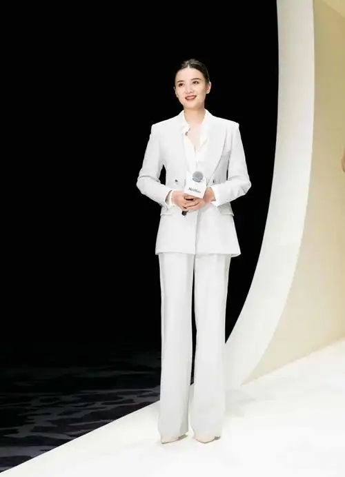 宋佳西装造型亮相maxmara新品发布会西装搭盘发自信从容
