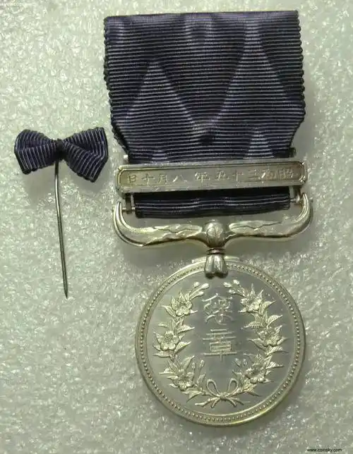 原盒稀见的日本绀绶银制褒章昭和35年