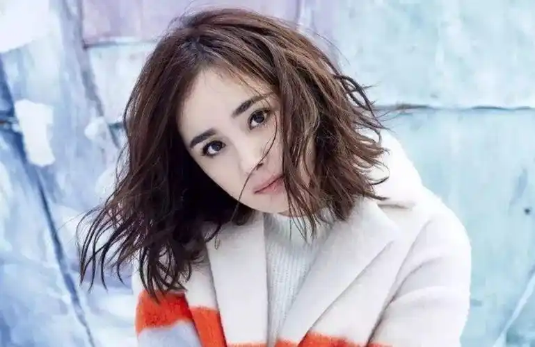 王俊凯最爱的女演员是杨幂二人同框可把他乐坏了