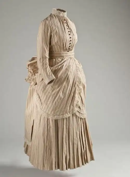 服装# 网球服,1885年,英国.