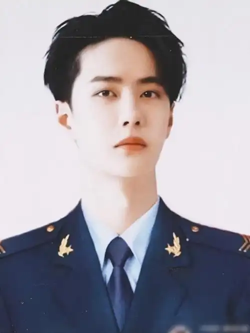 花美男|军装|素颜|陈晓|王一博_网易订阅