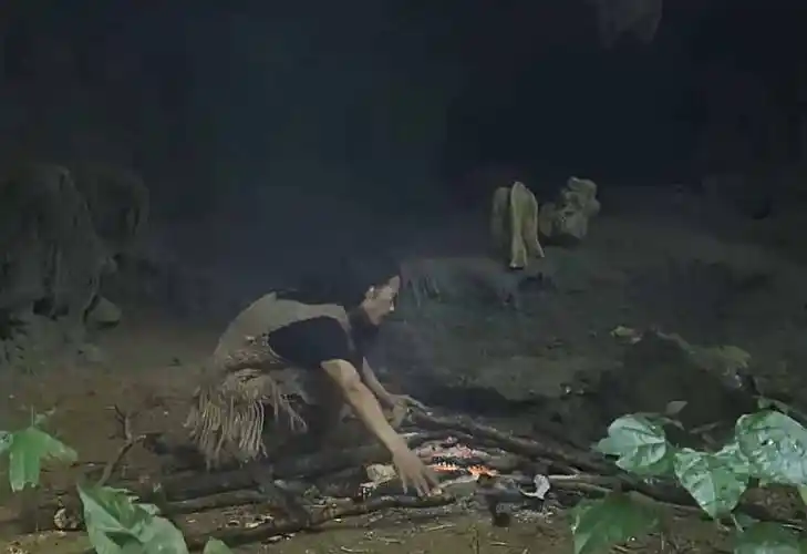 原始生活纪录片《丧坤独居热带雨林360天》在东南亚玩荒野求生的圈子