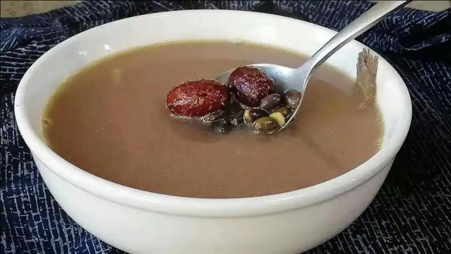 有白发,掉头发的人,可以多喝这道乌发养发汤,越喝头发越浓密