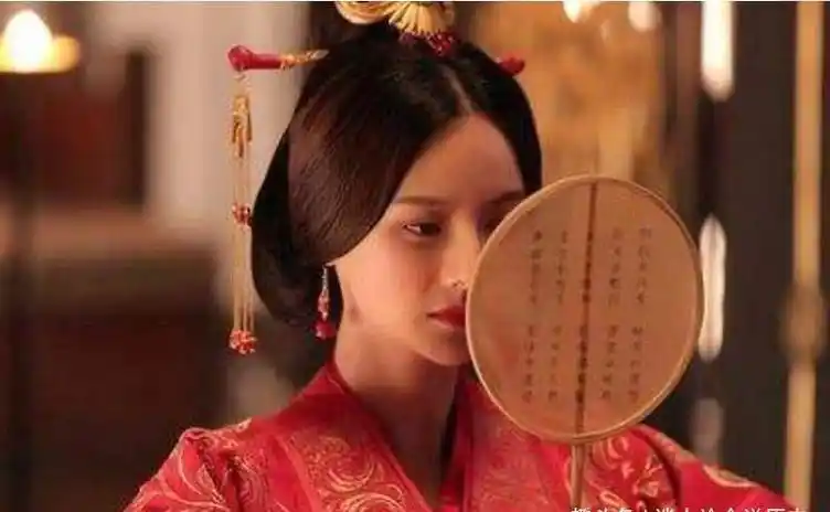 曹操把貂蝉赏赐给关羽第二天貂蝉就死了是他杀还是自杀