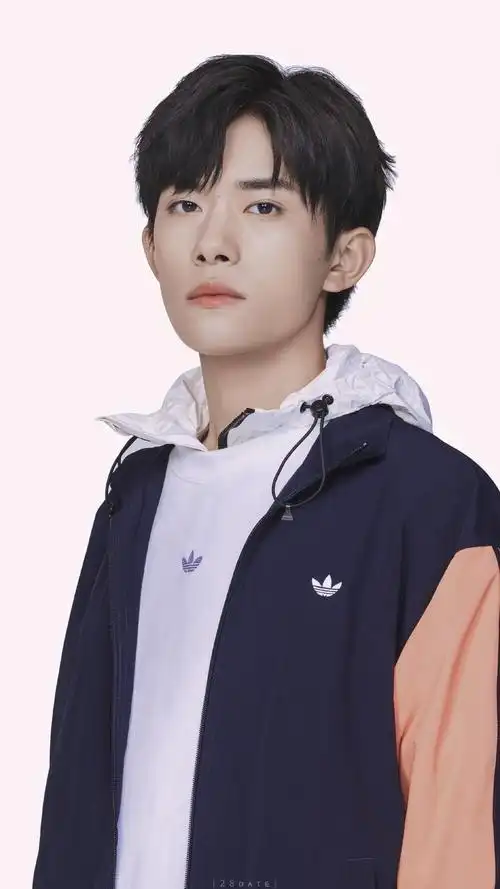 易烊千玺 adidasoriginals品牌代言人