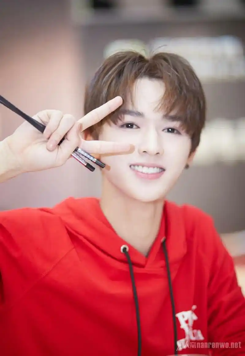 朱正廷可爱发型