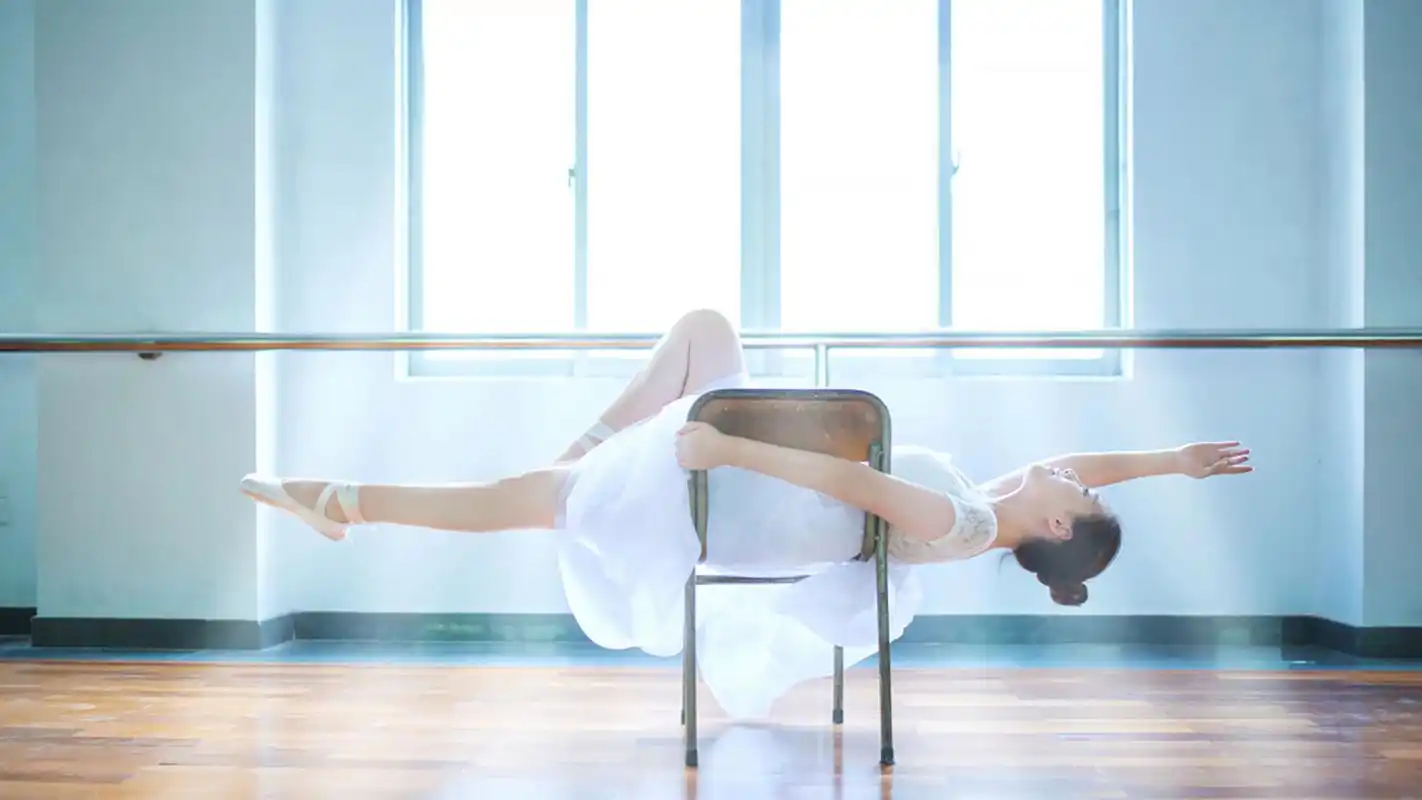 气质芭蕾舞美女唯美意境高清桌面壁纸