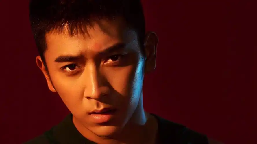 帅哥青年演员陈若轩桌面壁纸