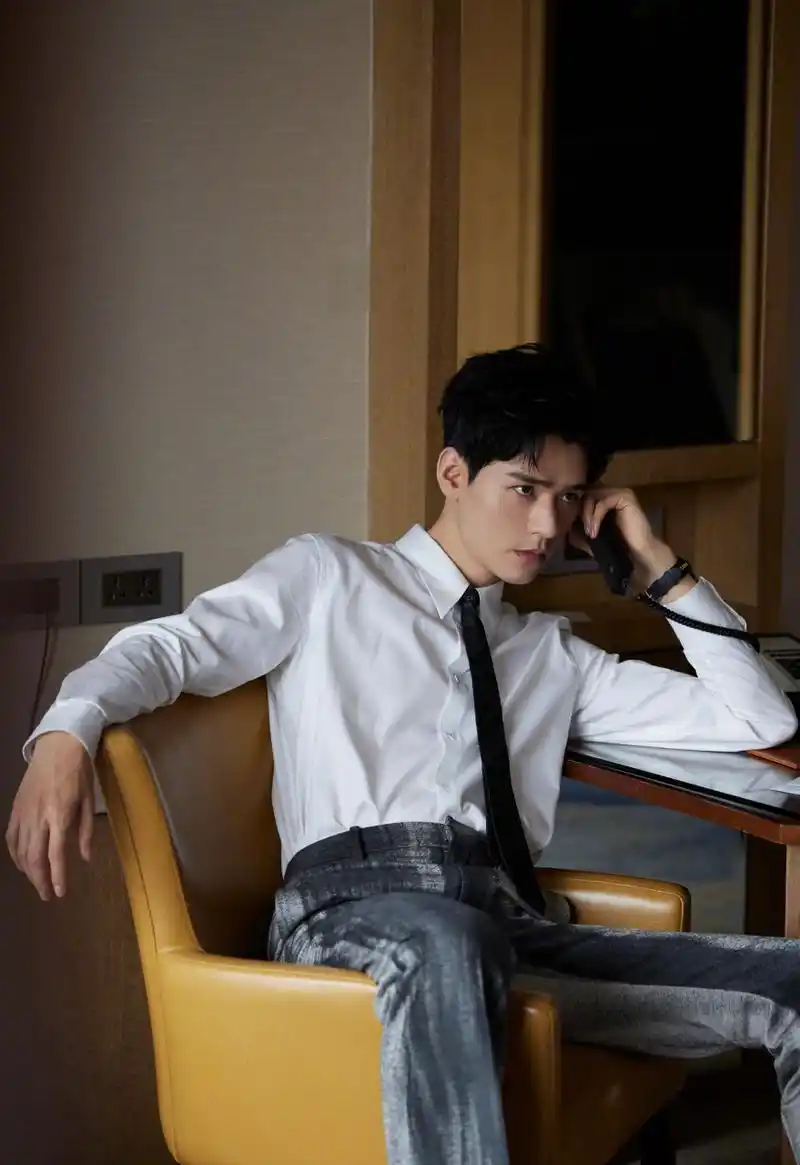 龚俊bazaar icons 时尚芭莎年度派对,直接一套3333秋冬新装"超季"