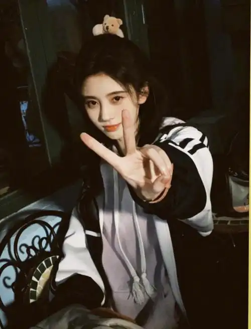 鞠婧祎的新造型,韩风日系都很亮眼,又被美到了