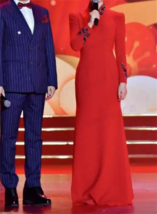 高定2021春晚同款主持礼服红色长袖刺绣西装礼服