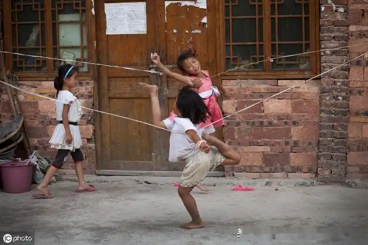 沙包带给我们的那些曾经的快乐,早已化成往事,化成回忆,流淌在记忆的