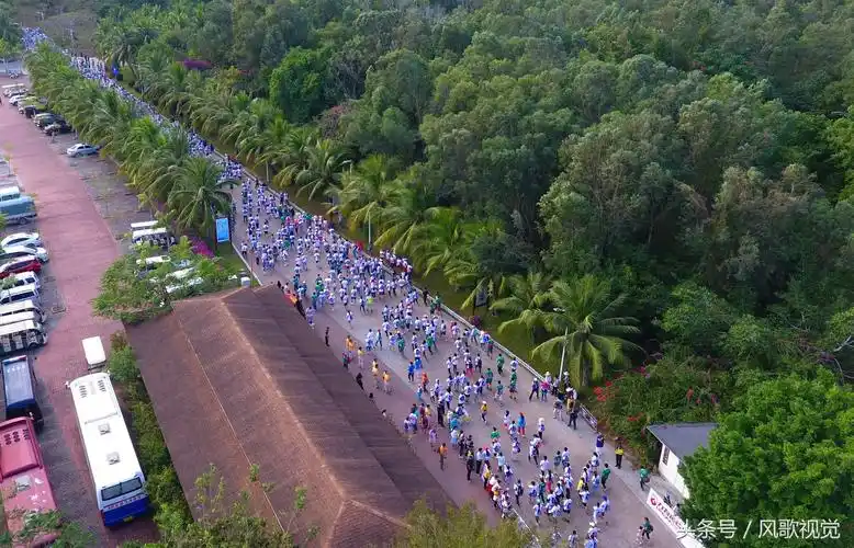 航拍三亚半程马拉松这是最美的跑道还有南海观音圣像的美