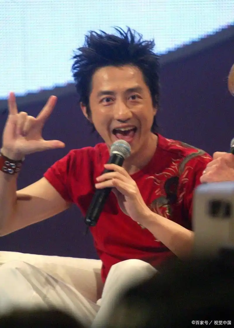 年轻人看庾澄庆上综艺节目,都是主持人身份吧!