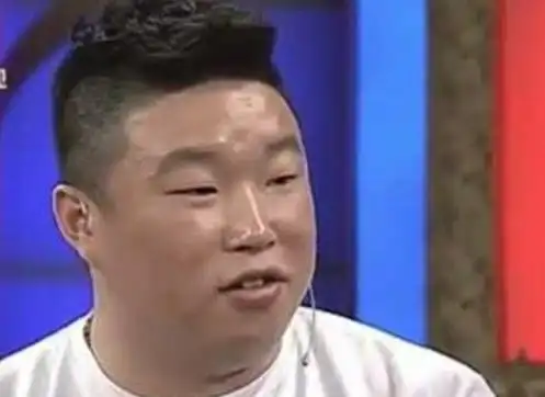 但是像秦霄贤,孟鹤堂和张云雷这样五官清秀的相声演员,会更加吸引粉丝