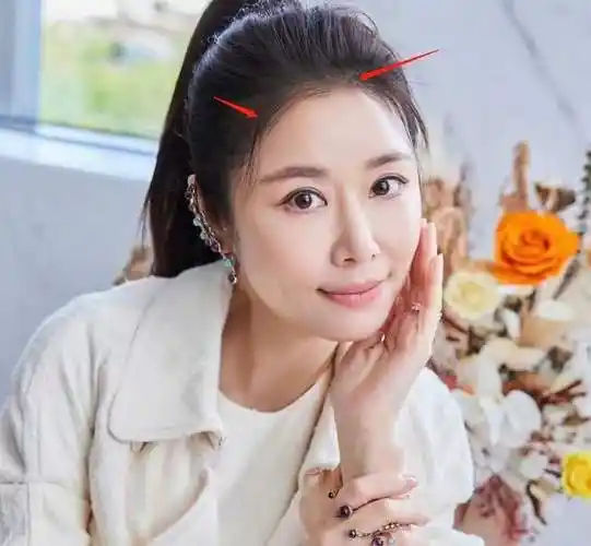 原创46岁林心如无滤镜生图眼神灵动满脸胶原不输同场小花小鲜肉