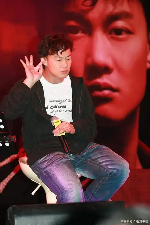 kong编曲,陈奕迅演唱的歌曲,收录于2007年发行的专辑《认了吧》中.