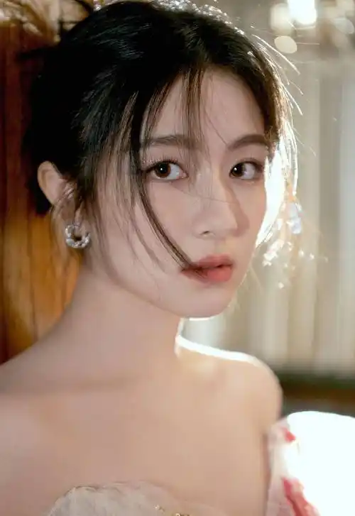 李兰迪齐胸白色纱裙性感写真_透视_长裙_网友