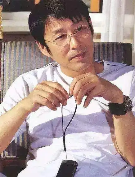 陈道明年轻的时候有多帅!看了这些老照片你就知道了!