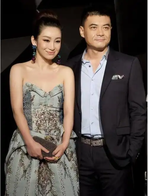 王新军:亲情有泪水,对不起唐静,此生不会辜负小7岁妻子秦海璐