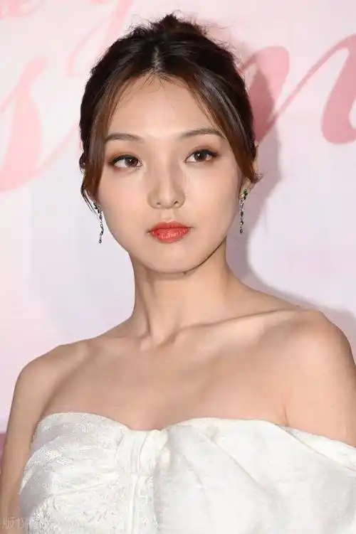 张馨予这身材,这才是尤物啊!