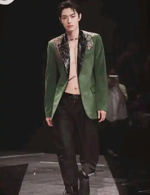 近日,蔡徐坤的一系列绯闻曝光引起了广泛关注.