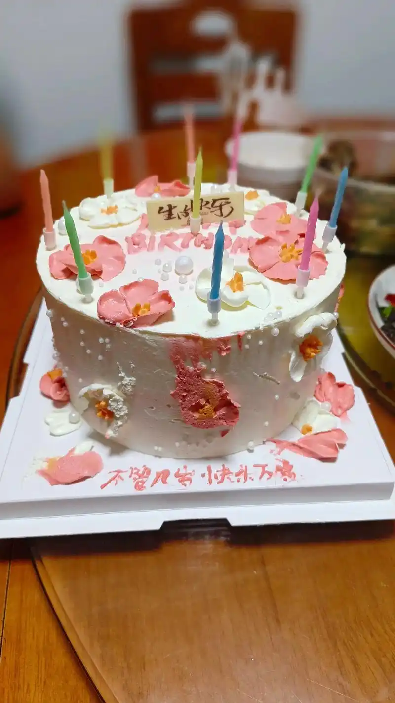 我的女孩生日快乐,今年开始不愿露脸拍照了,翻开去年过生日的照片明明