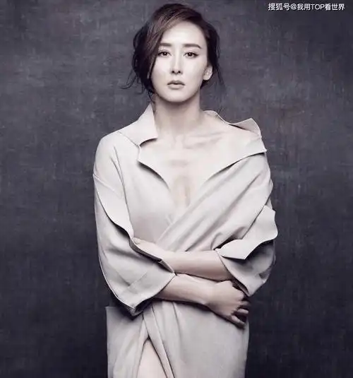 狠性感满是成熟韵味胡静写真赏