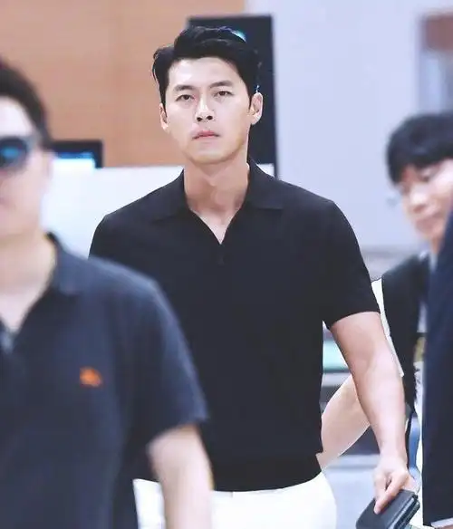 玄彬polo衫穿出贵公子型格素雅又帅气堪称夏日男性穿搭教科书