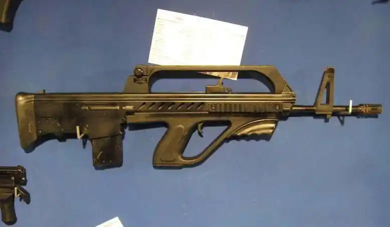 伊朗的这把枪,给人一看像是95式的改进型