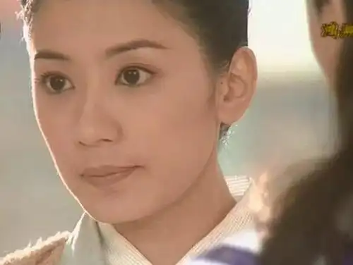 一双又圆又亮的眼睛很是灵动,不少人通过这部剧把贾静雯封为了"童年