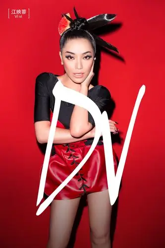 江映蓉李斯丹妮最新宣传照曝光未来感十足