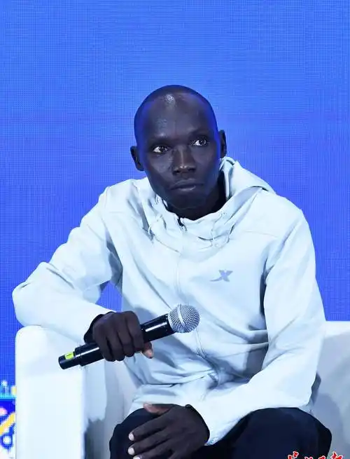 原创肯尼亚长跑高手战汉马雨天也可能跑出最好成绩