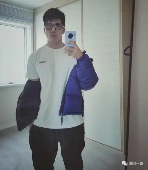 185cm新疆肌肉男引发舔屏实力藏不住了