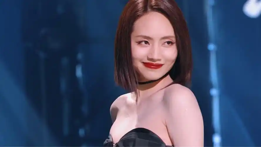 刘惜君唱粤语歌太"勾人",这才是港风女神,网友:她该红了!