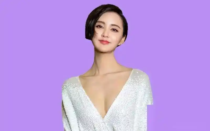 张歆艺的美貌与性感写真中的女神,性感身材与才华的双重诱惑!_魅力_美