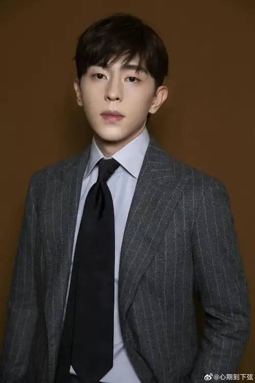 邓伦##邓伦粉丝##邓伦现状#    翩翩少年  西装伦