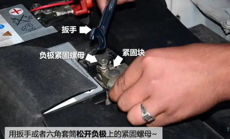 斯柯达明锐电瓶怎么拆装,明锐电瓶怎么更换