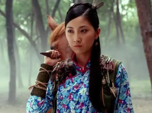 2月27日,知名演员邵兵,吕平滢,常戎,导演苏舟等电视剧《白狼》主创