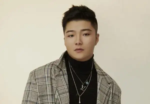 白小白歌手个人资料网红白小白直播辟谣否认自己已结婚生子表示向往