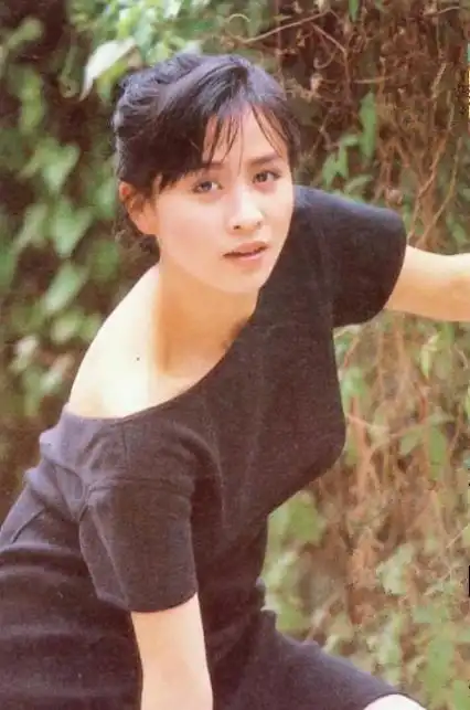 54岁#刘嘉玲#也过儿童节!晒年轻时美照引回忆,化烈焰红唇明艳动人