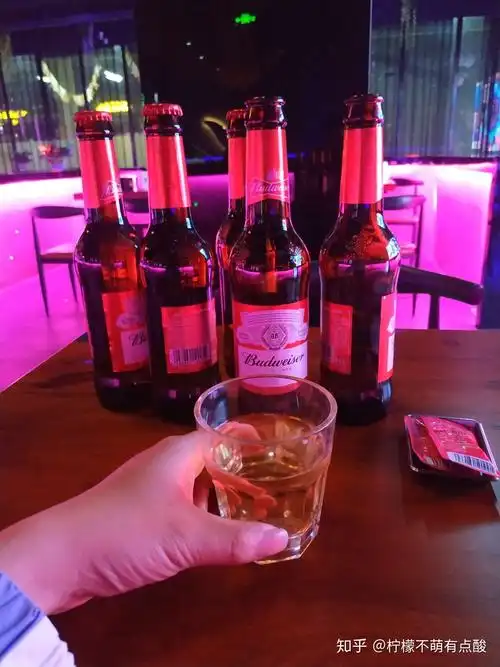 最想要的生活# 5点起床跑步,8点上班,7点下班了去楼下酒吧喝会,喝完