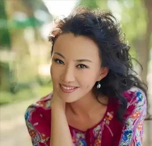 演员马丽:国家一级演员,被丈夫宠爱32年,戏红人不红也