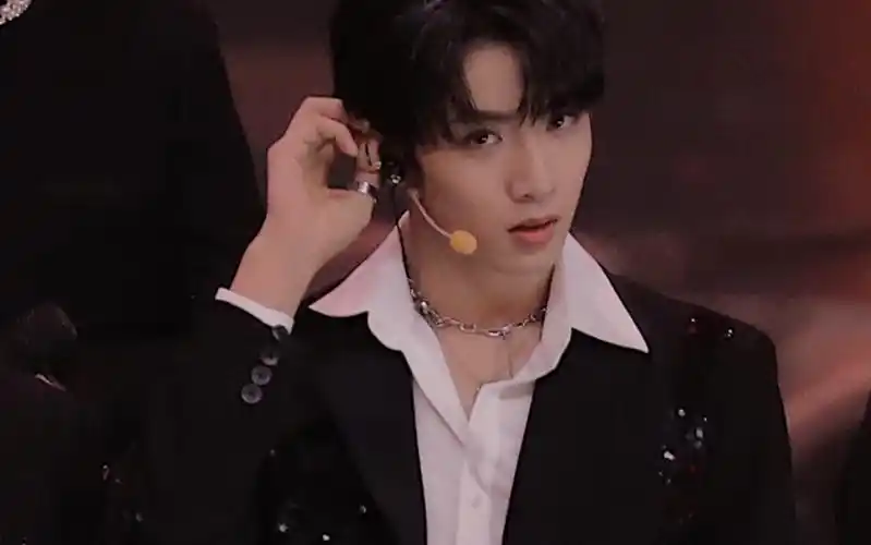 201231 东方卫视跨年 时代少年团 刘耀文 只有我一个人觉得 要你管